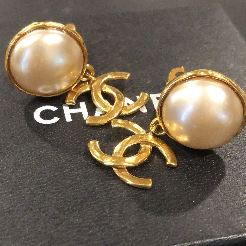 CHANEL COCO Mark Pearl Swing Earrings 95P Engraved w/ Box 24k Gold Plated - Picture 16 of 17
